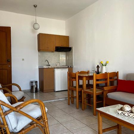 Michael Apartments Agia Marina Exteriér fotografie