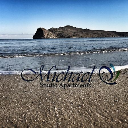 Michael Apartments Agia Marina Exteriér fotografie