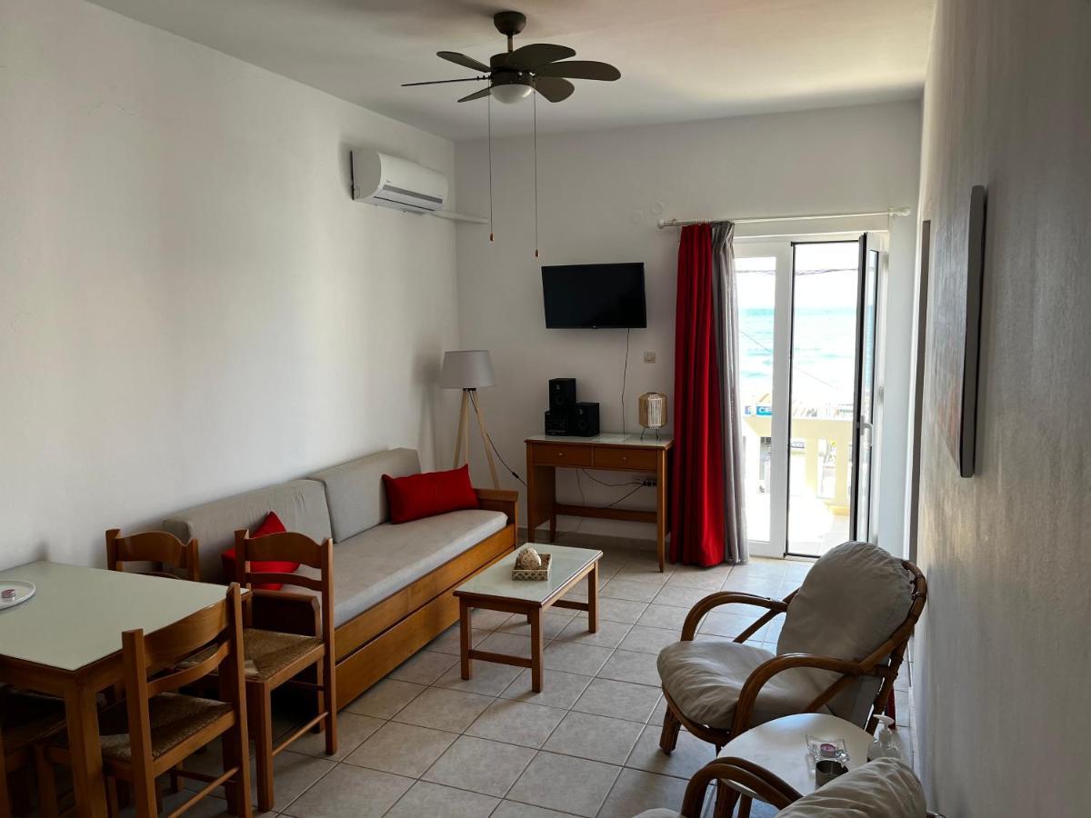 Michael Apartments Agia Marina Exteriér fotografie
