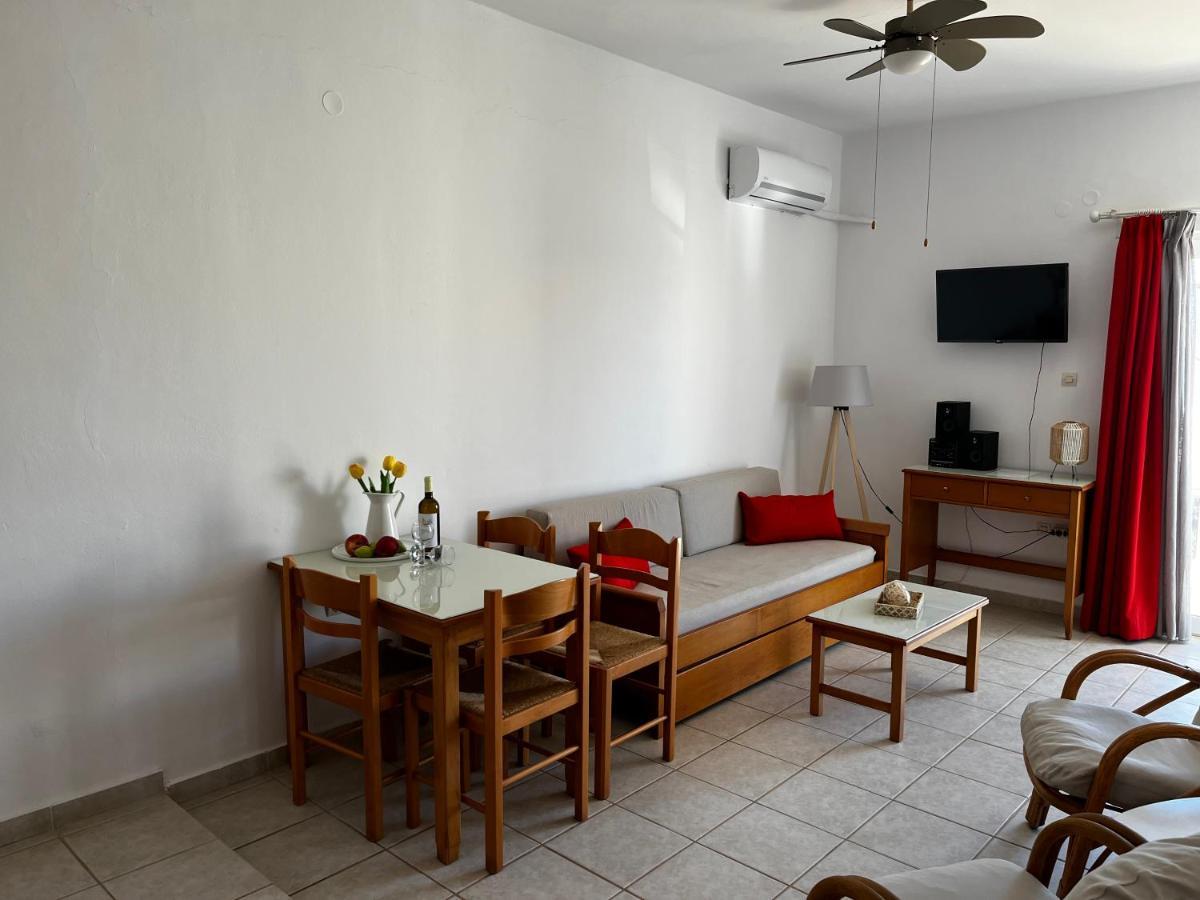 Michael Apartments Agia Marina Exteriér fotografie