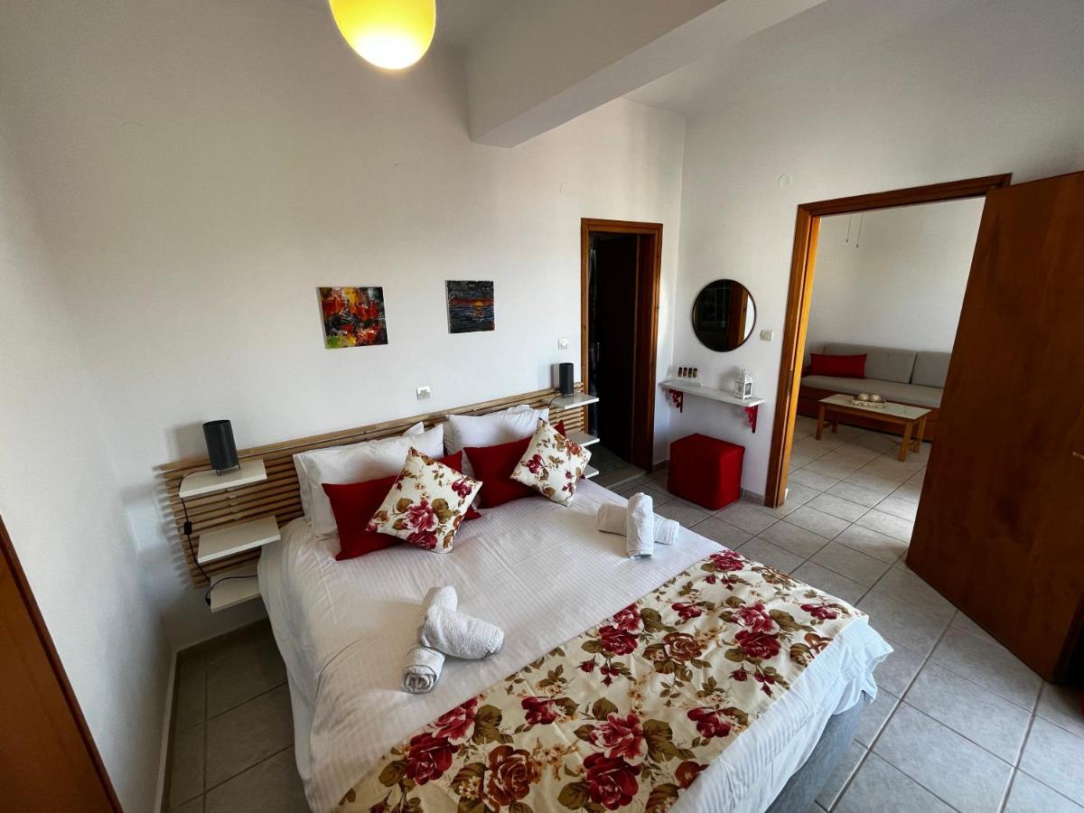 Michael Apartments Agia Marina Exteriér fotografie