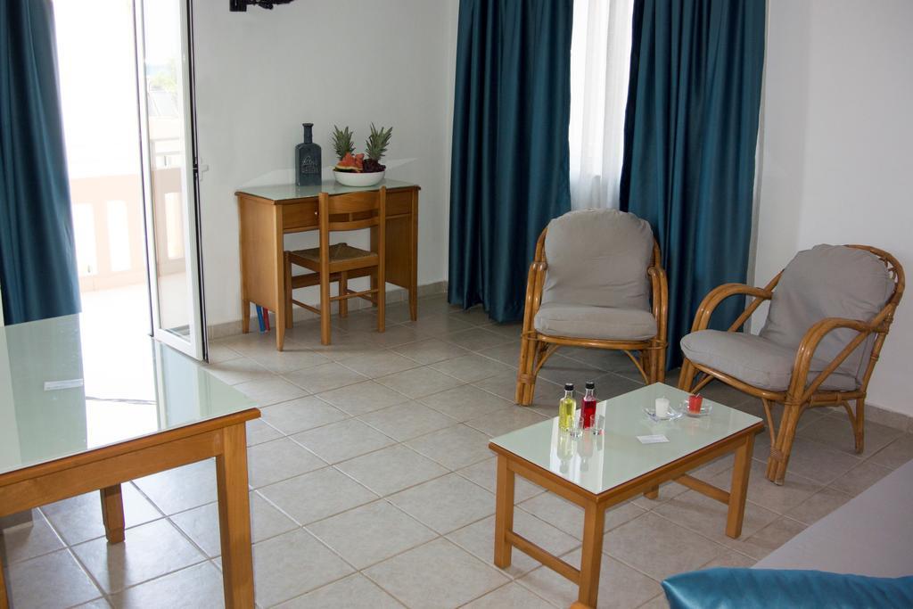 Michael Apartments Agia Marina Exteriér fotografie